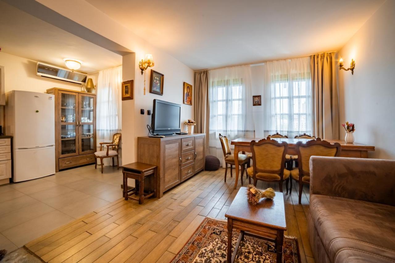 Four Riders Guest House Veliko Tŭrnovo Exterior photo