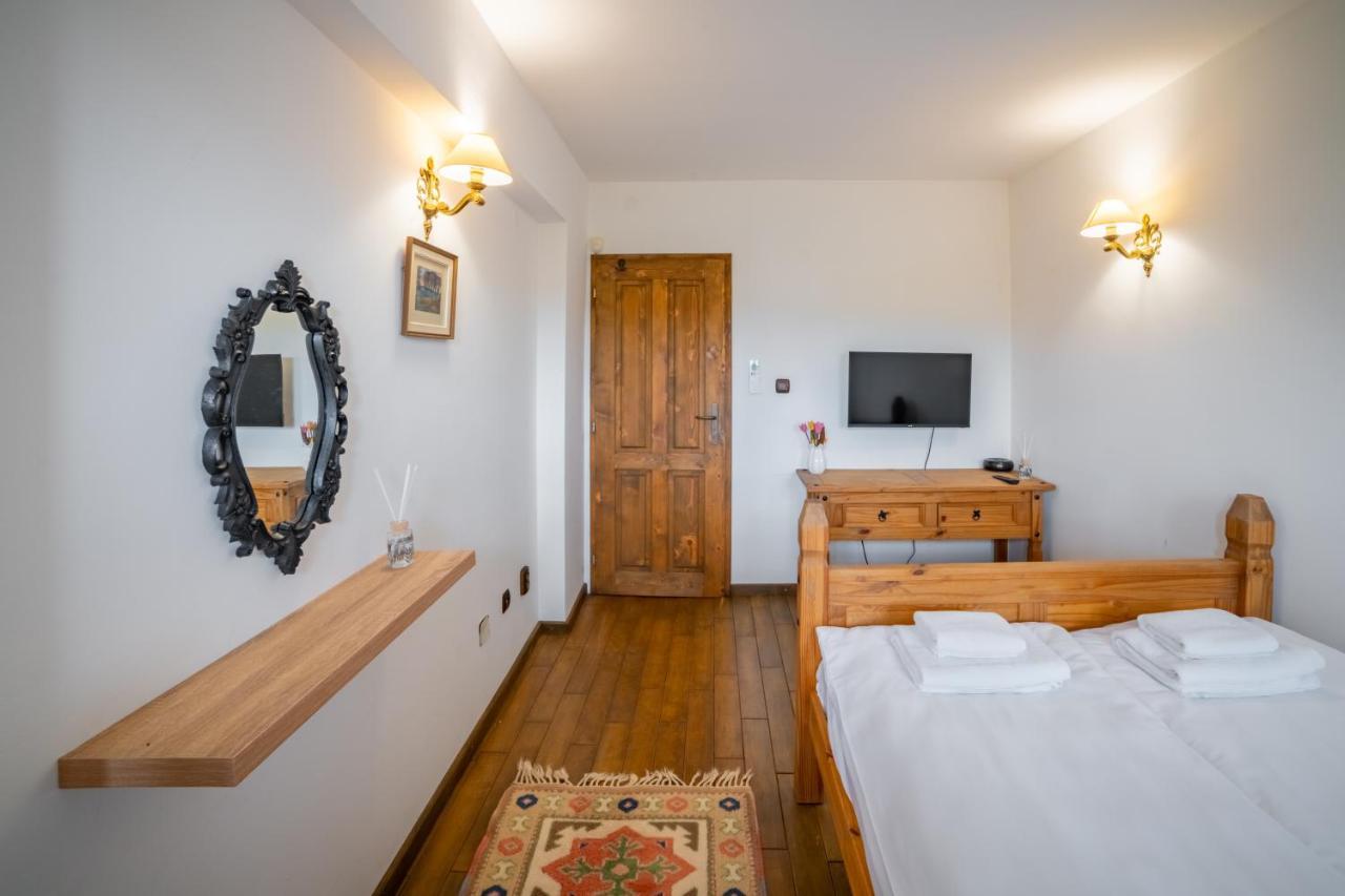 Four Riders Guest House Veliko Tŭrnovo Exterior photo