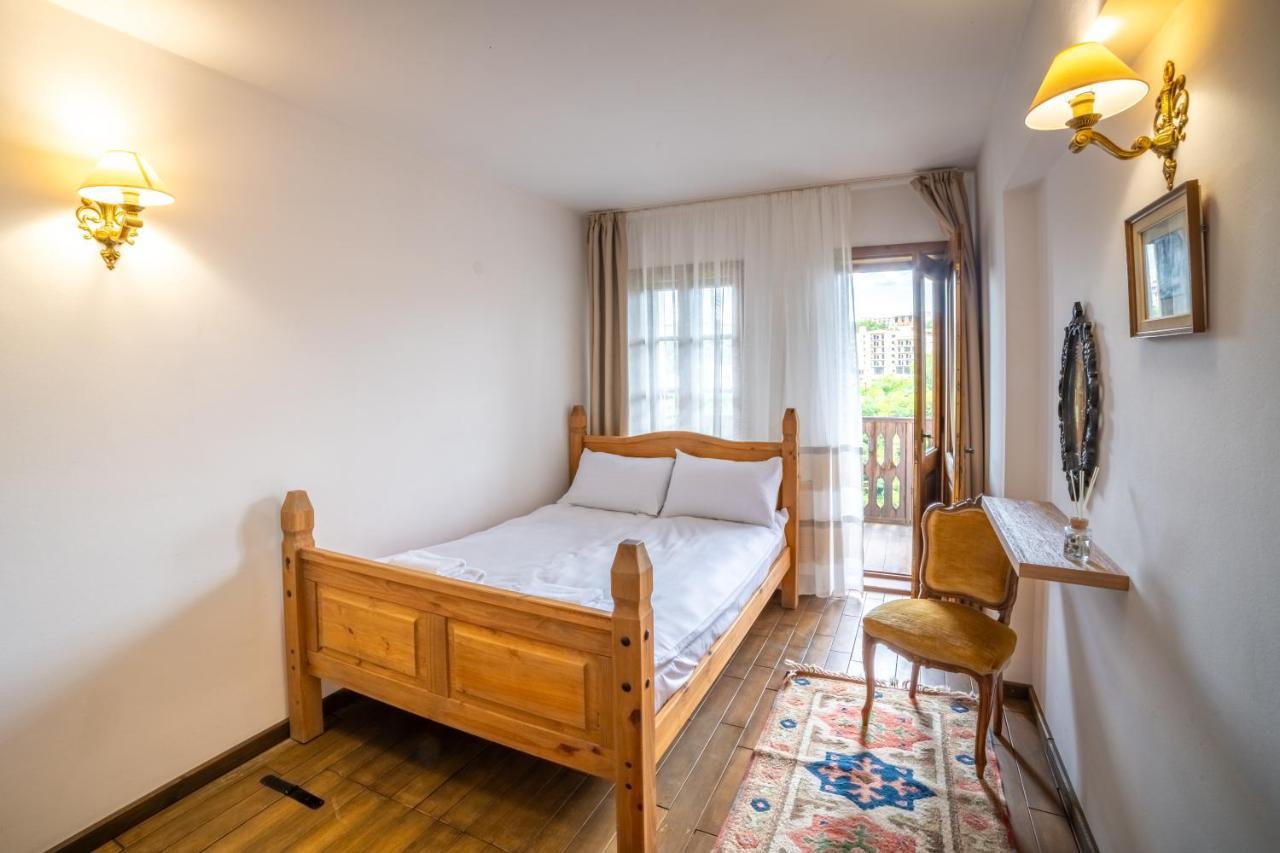 Four Riders Guest House Veliko Tŭrnovo Exterior photo