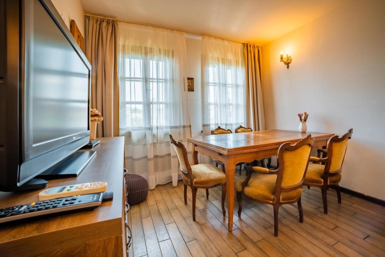 Four Riders Guest House Veliko Tŭrnovo Exterior photo